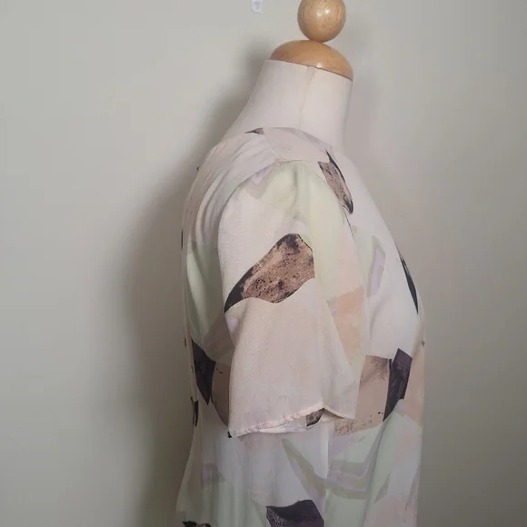 Aritzia Abstract Print Silk Low Key Hole Back Short Sleeve Hi/lo Tunic SZ S - Picture 4 of 8